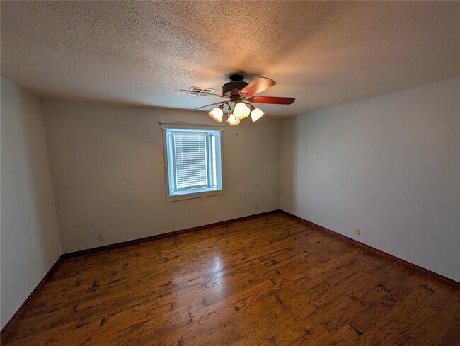 Building Photo - 409 SW 27th Pl