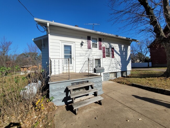 Building Photo - E9212 WI-85