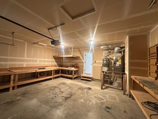 Building Photo - Charming 3-Bedroom Home in Autumn Hill – A...