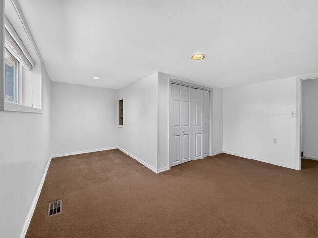 Building Photo - 16706 SE 44 St