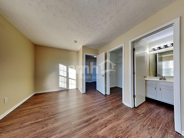 Building Photo - 427 Kreider Dr