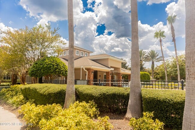 Building Photo - 8121 Summer Palm Ct