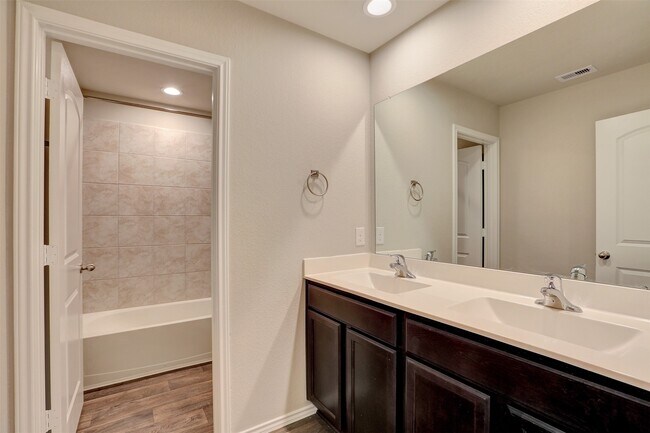 Building Photo - 13845 Rock Island Trl