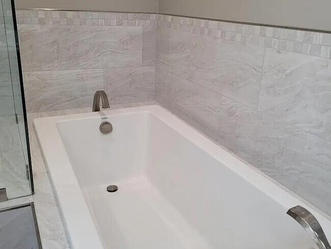 Building Photo - 1172 Park Pacifica Ave