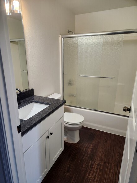 Building Photo - 2010 Cypress Ct