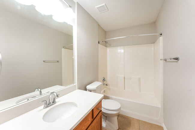 Building Photo - 1013 Bainbridge Ln