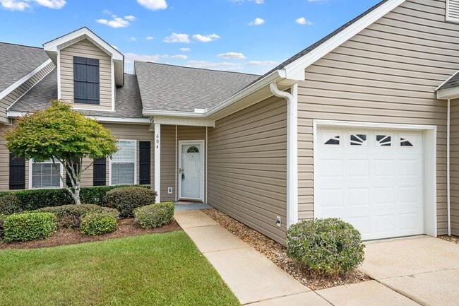 Building Photo - Great find in Foley Complex!