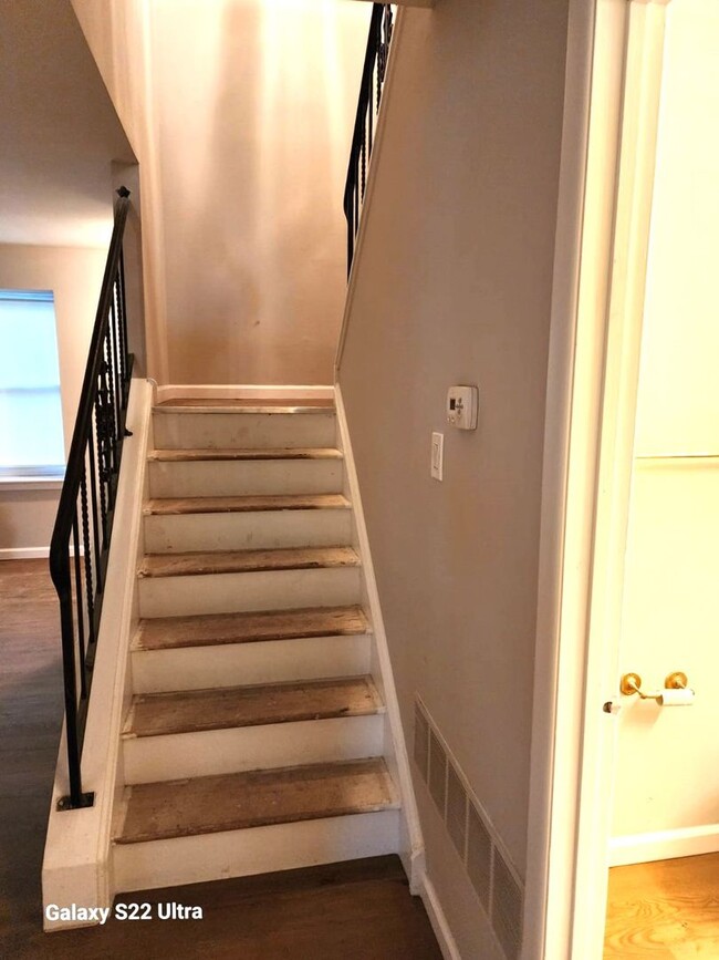 Building Photo - Spacious 3 Bedroom 2.5 Bath Townhome for RENT
