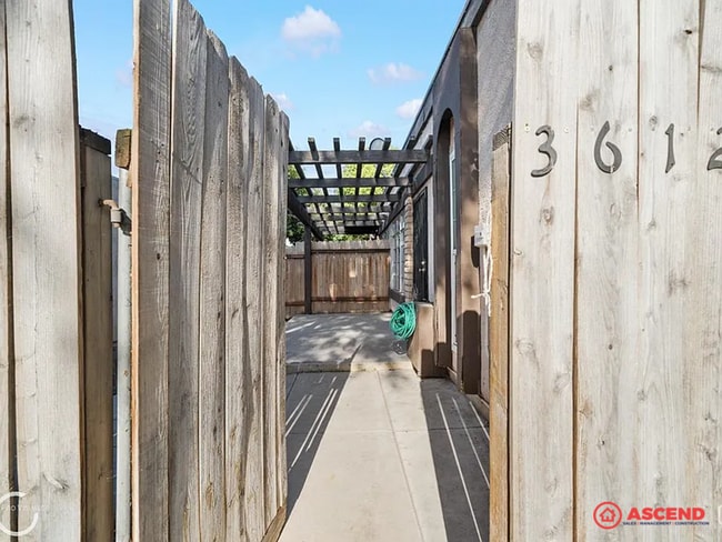 Building Photo - Beautiful 2 Bedroom Apartment!