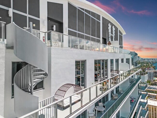 Building Photo - 4010 S Ocean Dr