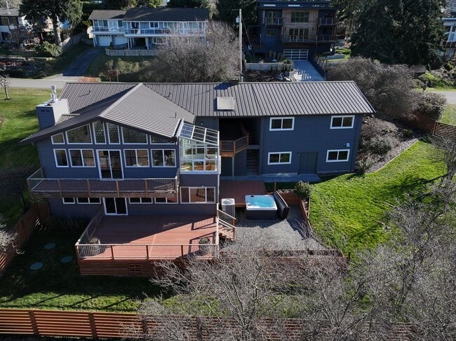 Building Photo - One Of A Kind Freeland Home with Two Seper...