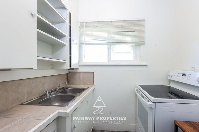 Building Photo - 785 28th St