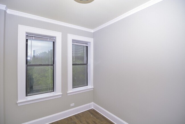 Building Photo - 817 W Lakeside Pl