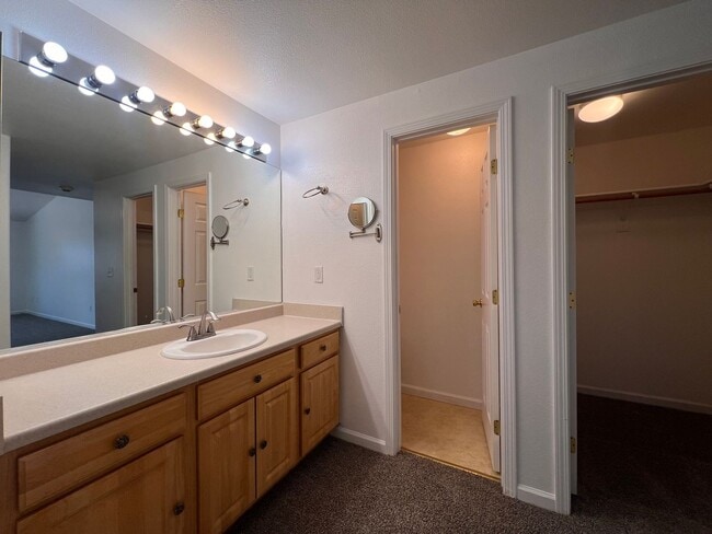 Building Photo - Quaint 3 Bedroom Fernley Home