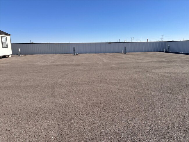 Building Photo - 3306 E County Rd 172