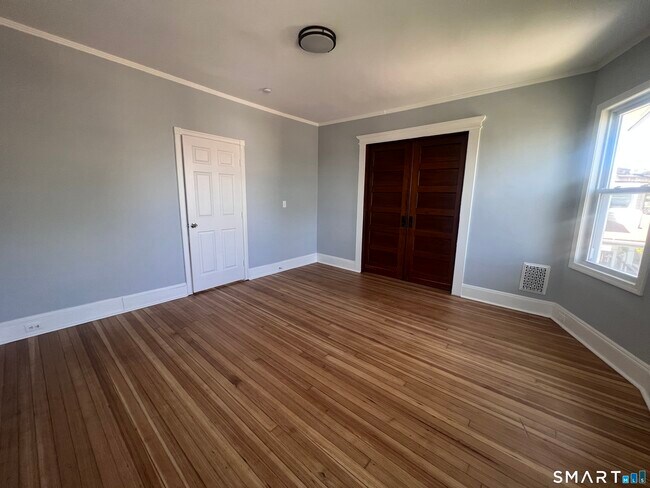 Building Photo - 335 Ridgefield Ave