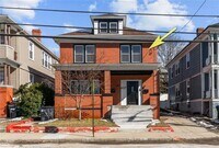 Building Photo - 437 Charles St