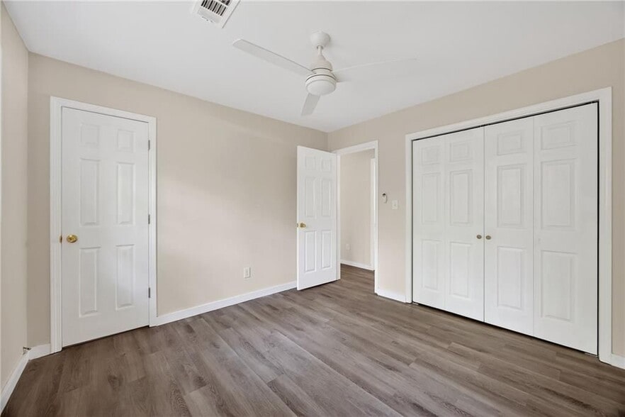 Building Photo - 6000 Mallory Rd