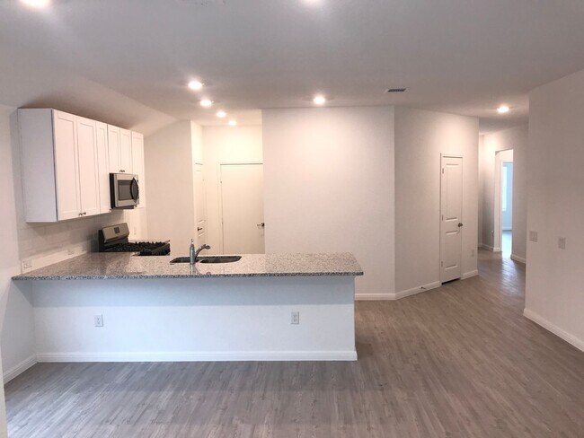 Building Photo - 750 Haas Wy