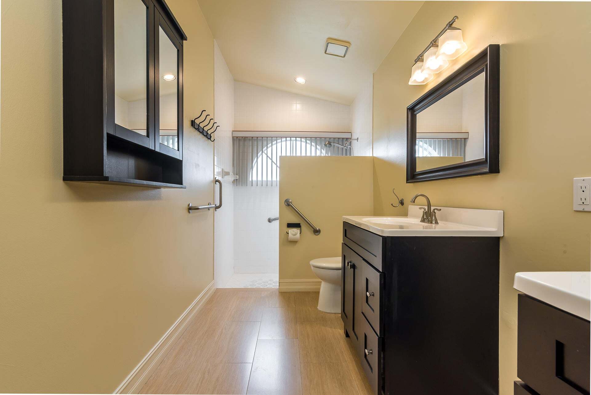Building Photo - 8889 Odell Dr