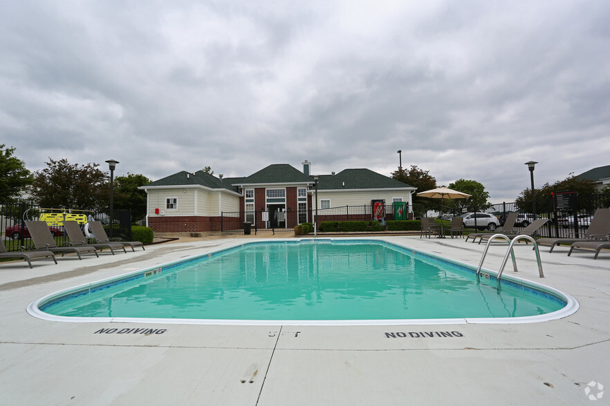 Pool - Coles Crossing Apartments