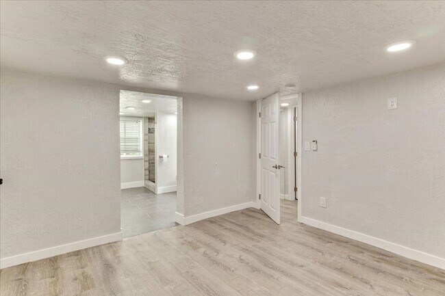 Building Photo - 672 S 200 W