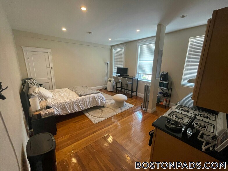 Building Photo - 1197 Commonwealth Ave