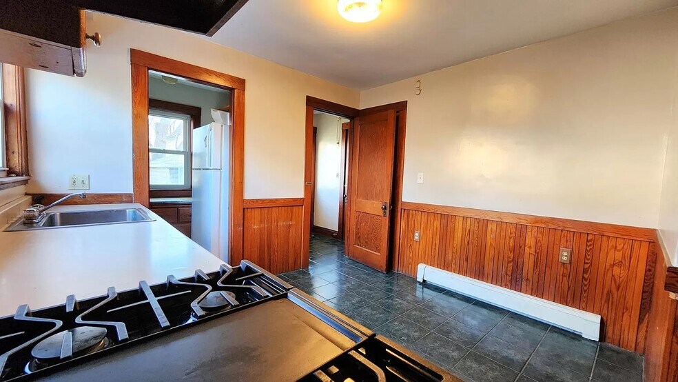 Building Photo - 30 Holton St