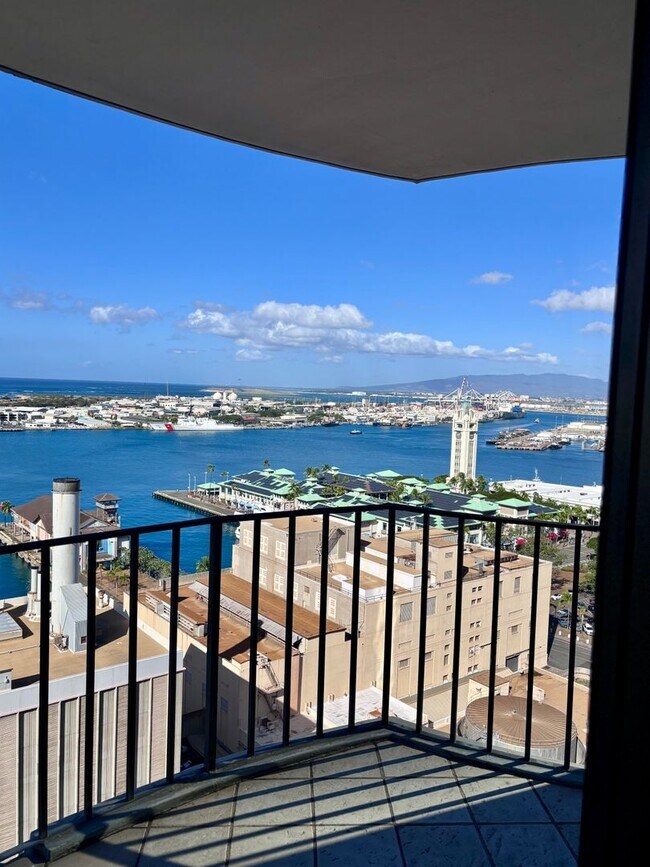 Building Photo - Available Now | 2 Bedroom, 2 bathroom, 1 a...