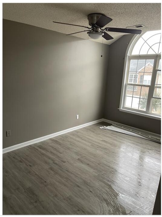 Building Photo - 2441 Bay Harbor Dr