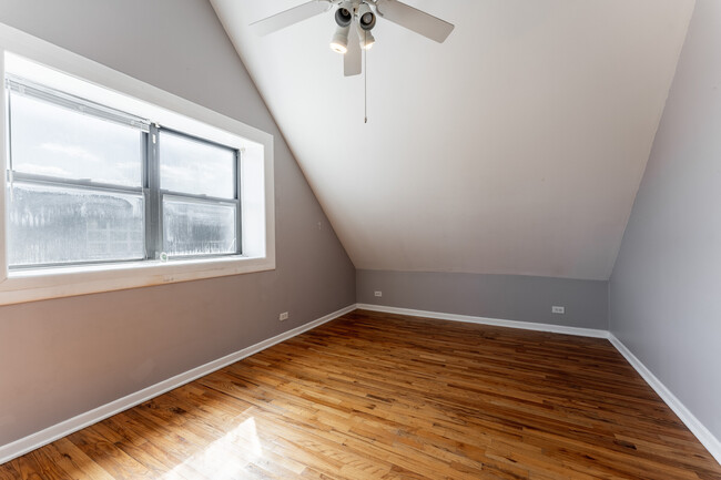 Building Photo - 2202 W Belmont Ave