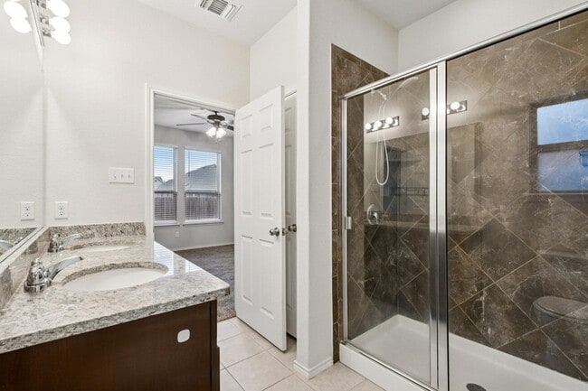 Building Photo - 212 La Dera Dr