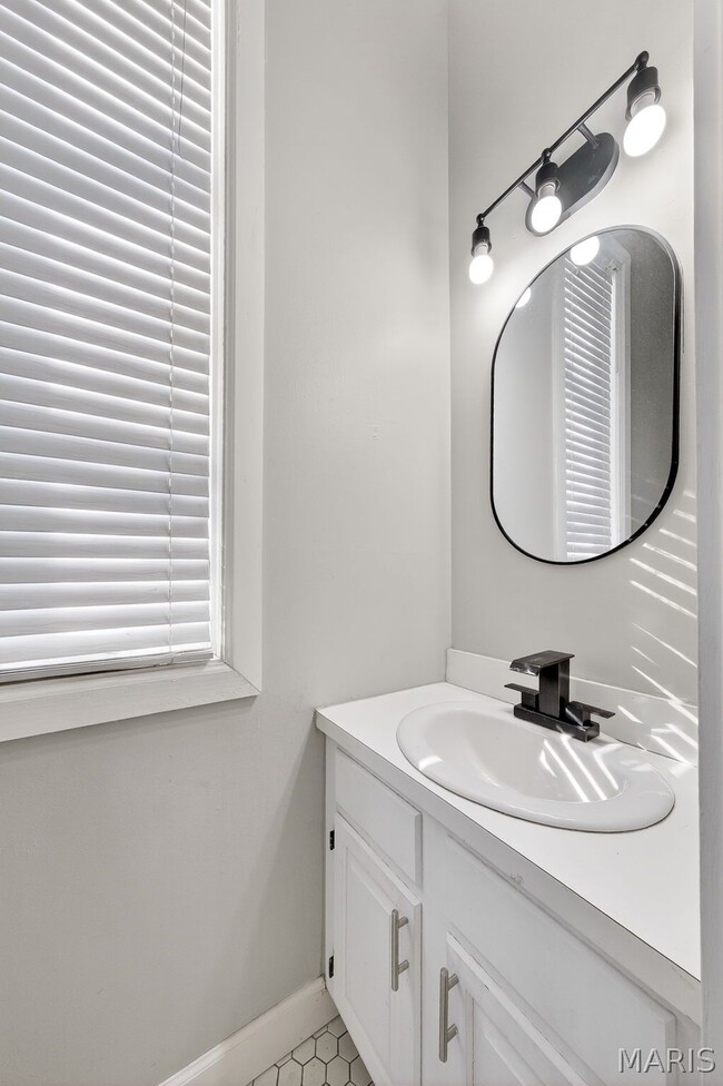 Building Photo - 28 Columbus Square Dr