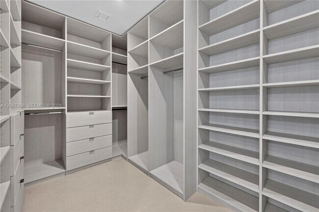 Building Photo - 3034 Oak Ave
