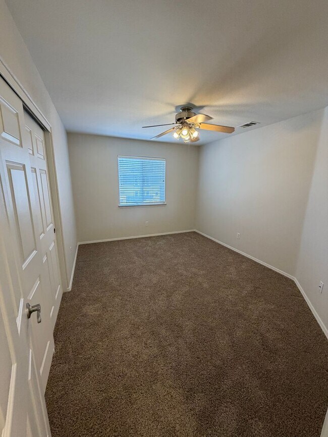 Building Photo - 1810 Baylor Ln