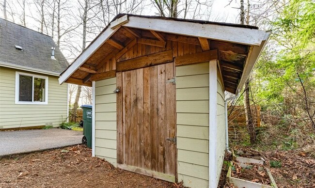 Building Photo - $500 off 1st month's rent! Short Term Lease Only, Charming 3 Bed, 1.5 Bath with Big Yard