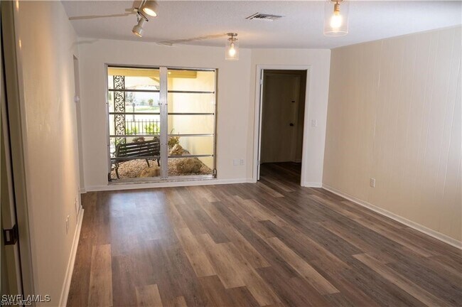 Building Photo - 5654 Eichen Cir