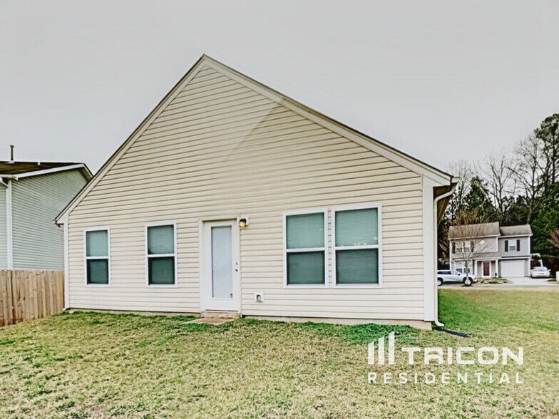 Building Photo - 4201 Broadstairs Dr SW