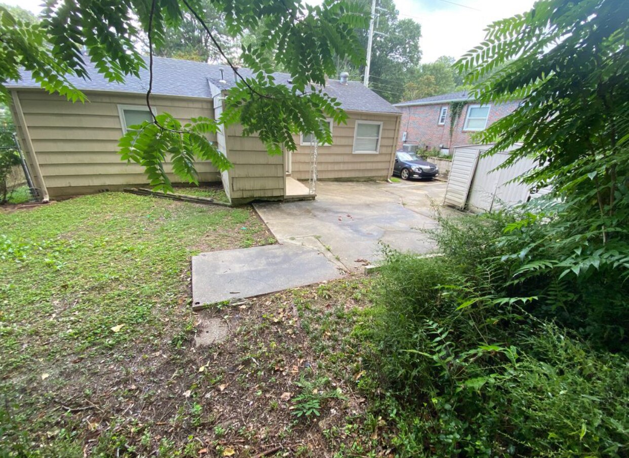 Building Photo - 1220 Cresthill Rd