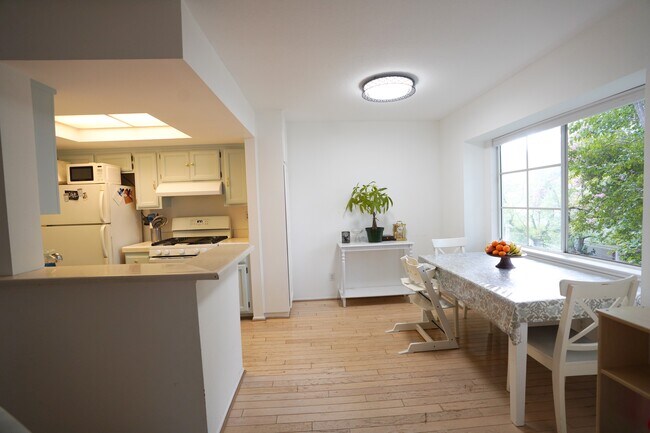 Building Photo - 4201 Las Virgenes Rd