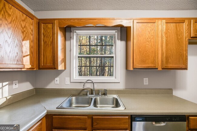 Building Photo - 380 River Trace Dr