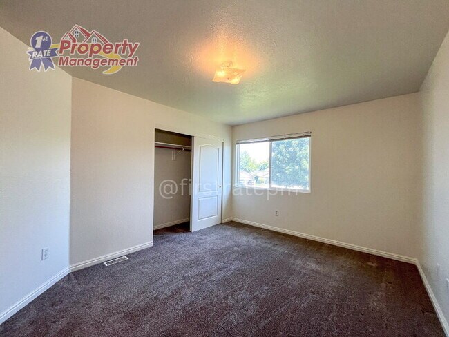 Building Photo - 5940 W Port Pl