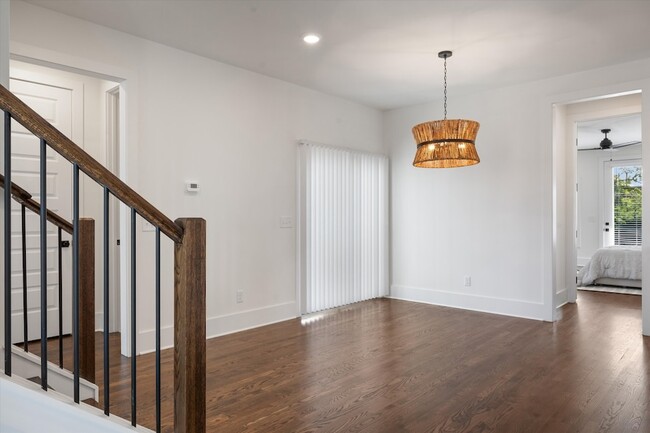 Building Photo - 1802 10th Ave N