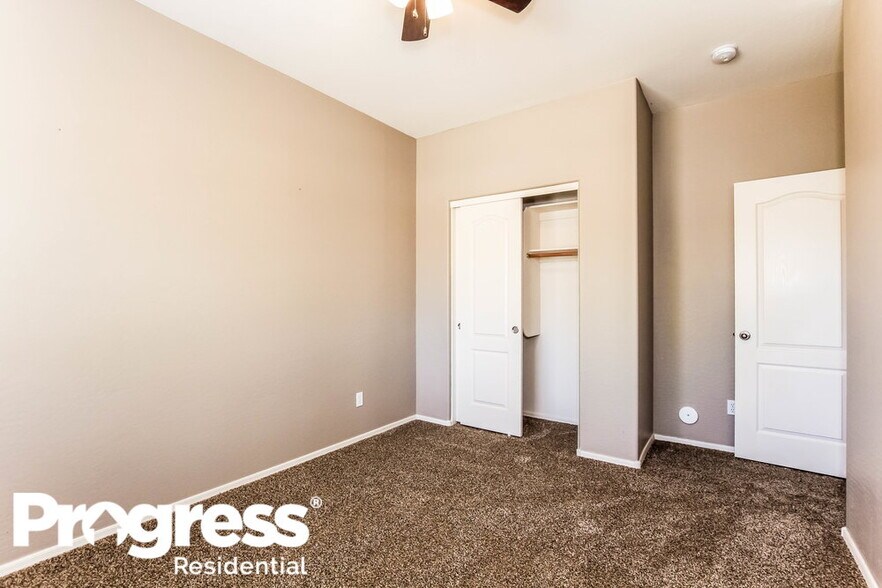 Building Photo - 14133 W Crocus Dr