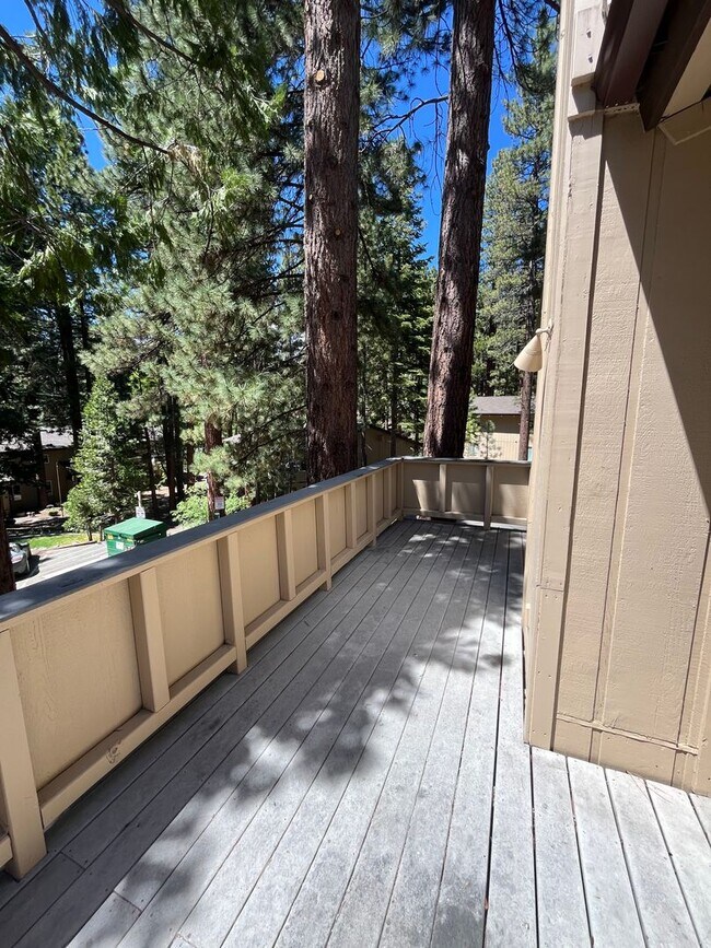 Building Photo - Available Now! 4 bedroom, 2.5 bath unit