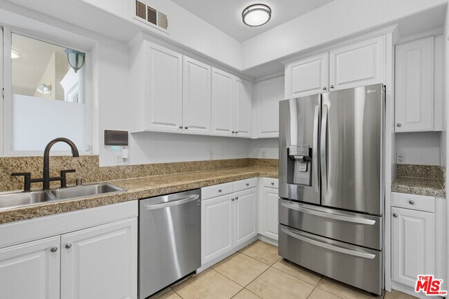 Building Photo - 3401 S Bentley Ave