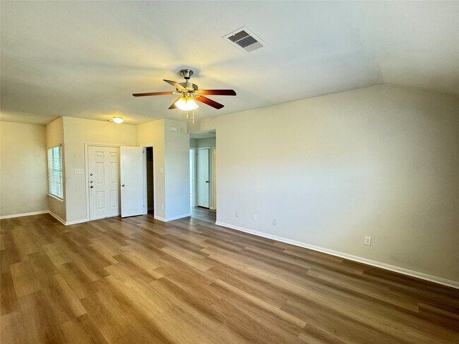 Building Photo - 7906 Emerald Oak Dr