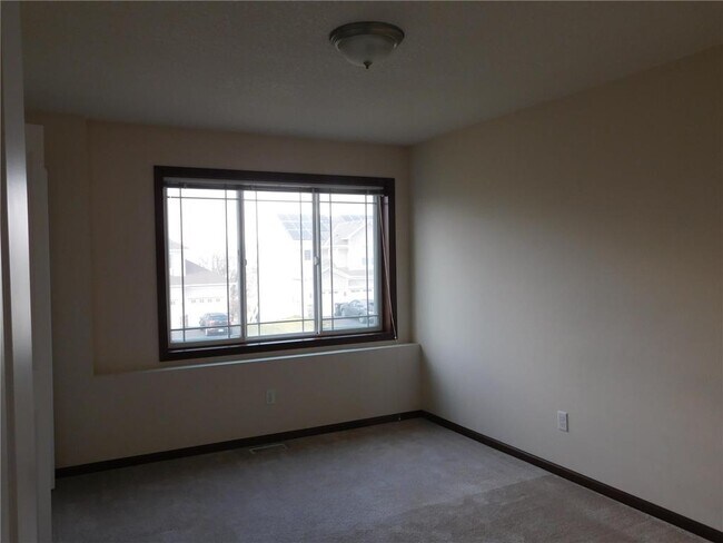 Building Photo - 7636 Oakridge Trail