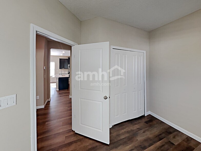 Building Photo - 233 Hemlock Pt