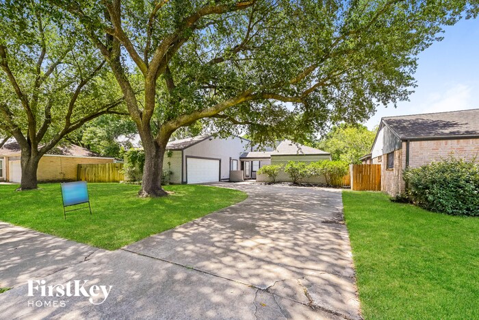 Primary Photo - 15827 Pine Mountain Dr